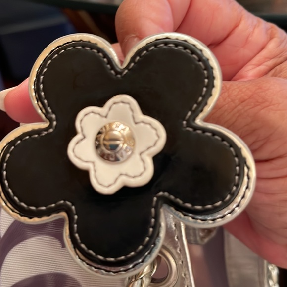 Vera Bradley nylon bag trimmed in silver accent. Bag size is11X8. Pre owned - Picture 8 of 8